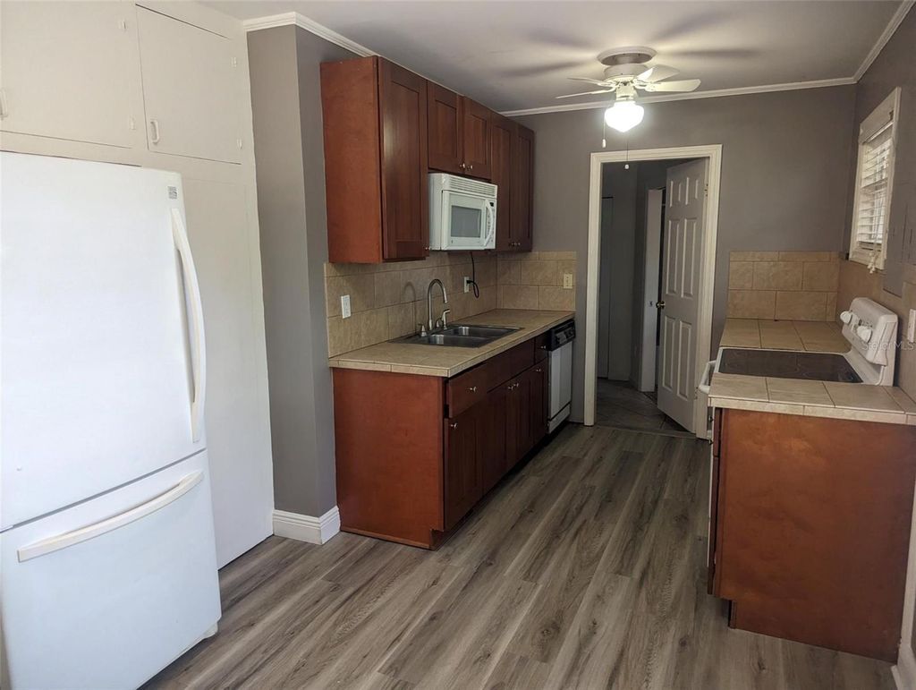 Photo of 1368 S Shade Avenue, Sarasota, FL 34239 (MLS # A4681150)