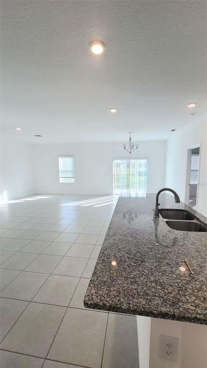 HAMPTON OAKS - Residential Lease