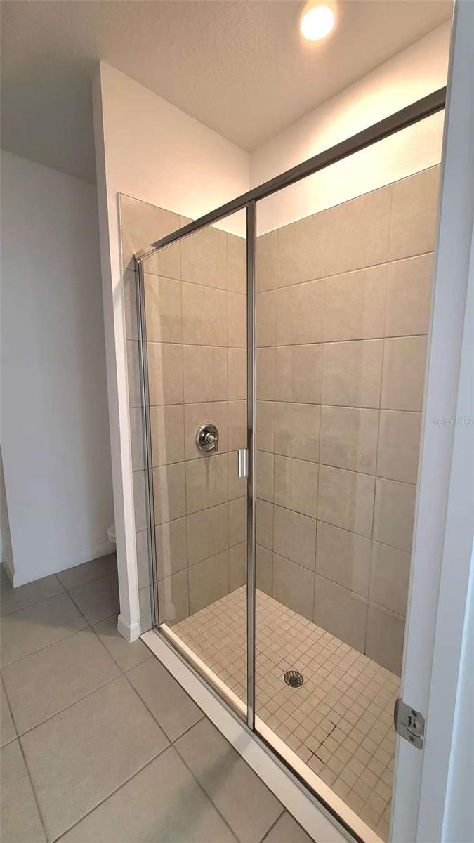 HAMPTON OAKS - Residential Lease