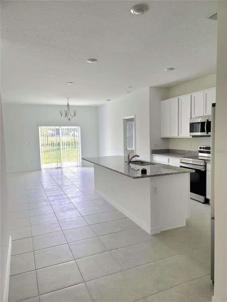 HAMPTON OAKS - Residential Lease