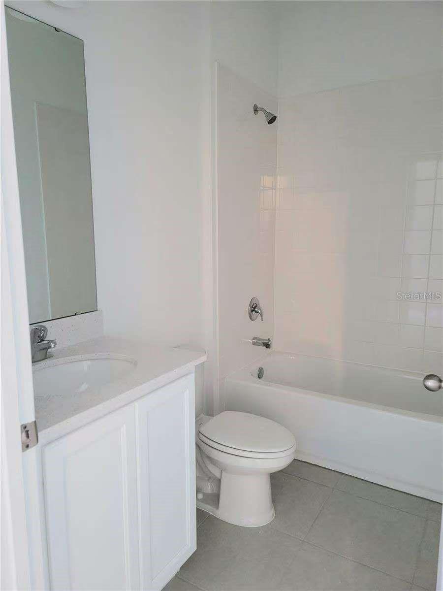 HAMPTON OAKS - Residential Lease