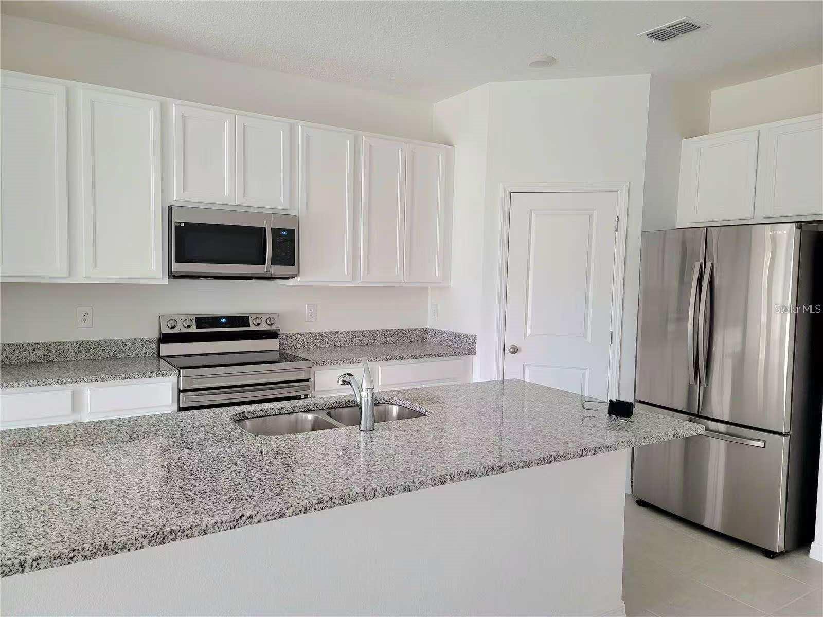 HAMPTON OAKS - Residential Lease