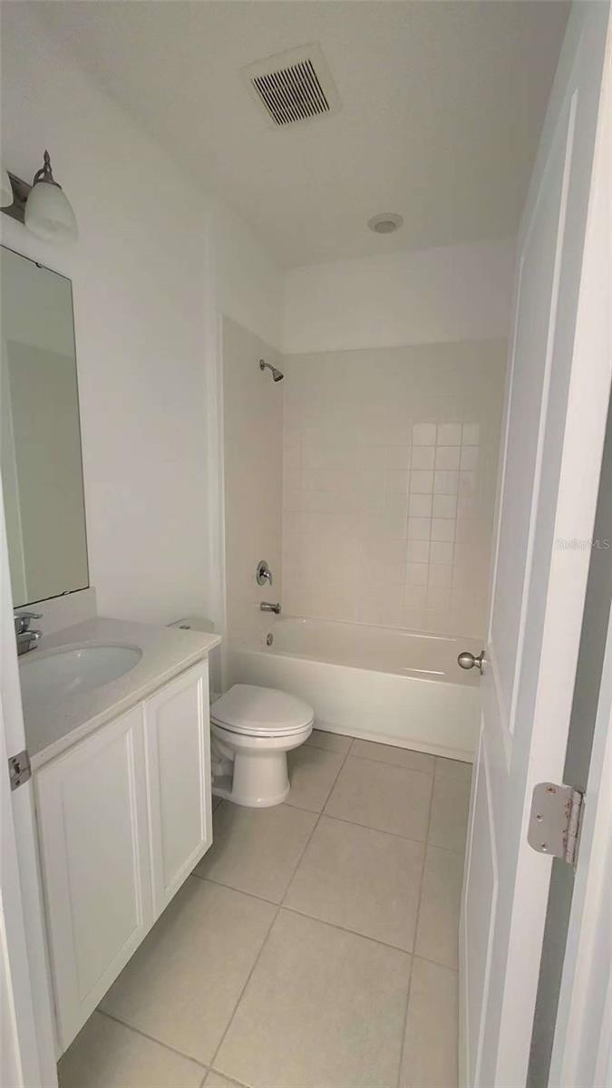 HAMPTON OAKS - Residential Lease