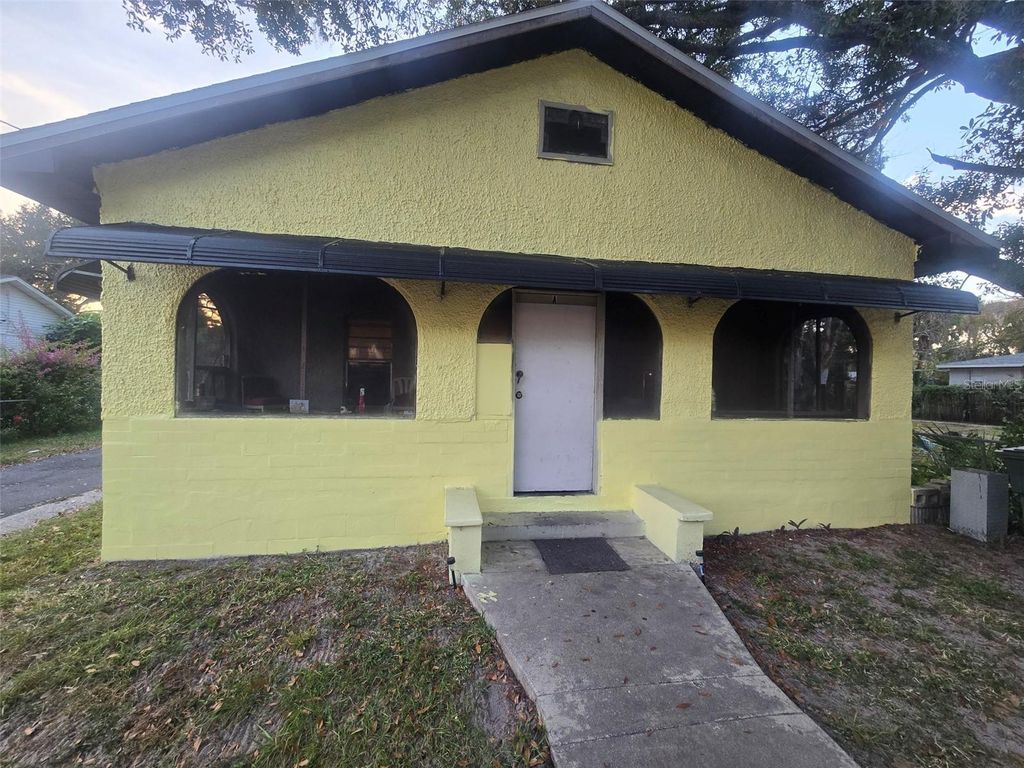 Photo of 326 Jefferson Street, Daytona Beach, FL 32114 (MLS # V4944394)