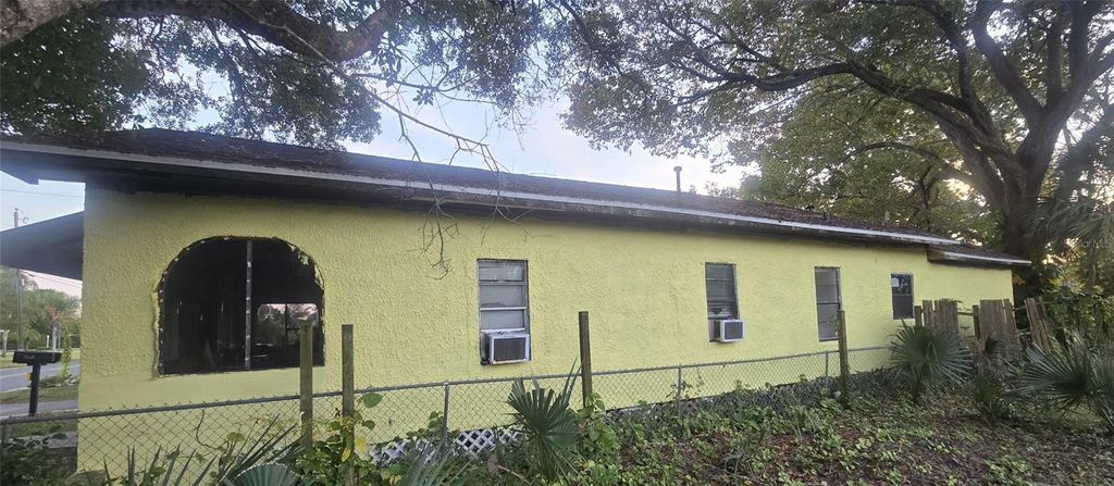 Photo of 326 Jefferson Street, Daytona Beach, FL 32114 (MLS # V4944394)