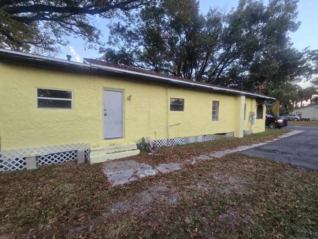 Photo of 326 Jefferson Street, Daytona Beach, FL 32114 (MLS # V4944394)