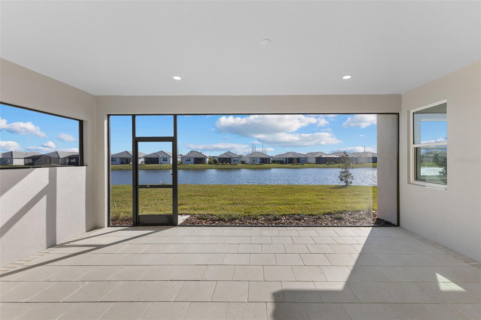 LAKEHOUSE COVE/WATERSIDE PHS 5 - Residential Lease