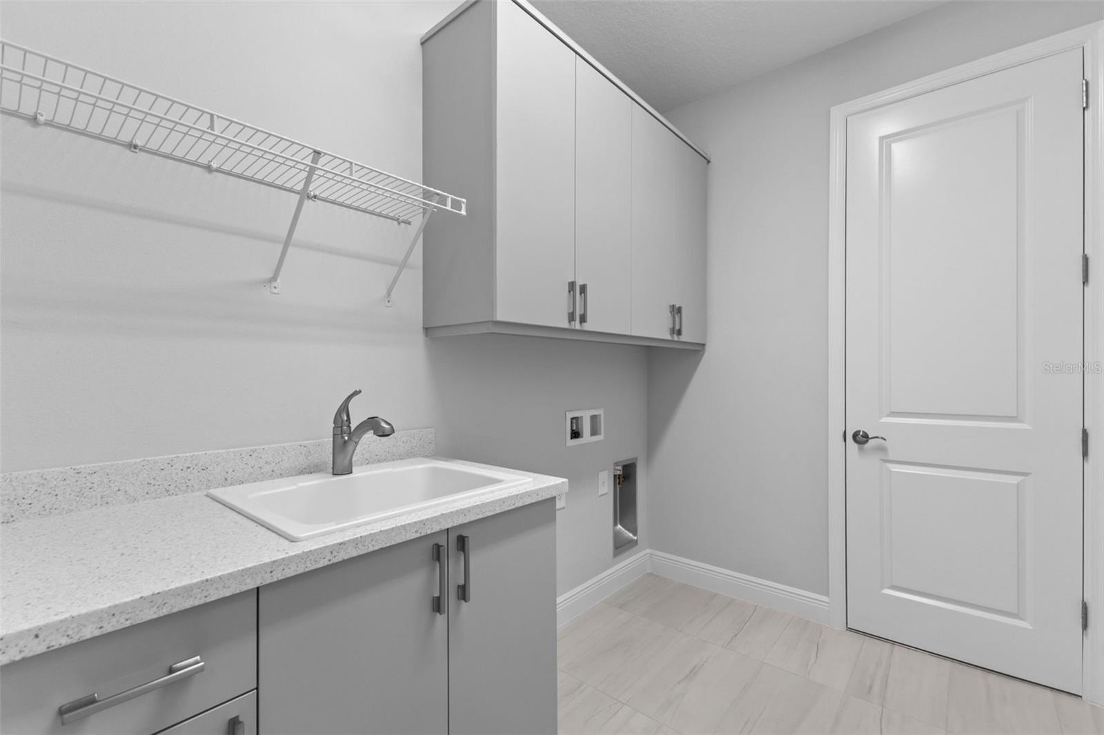 LAKEHOUSE COVE/WATERSIDE PHS 5 - Residential Lease