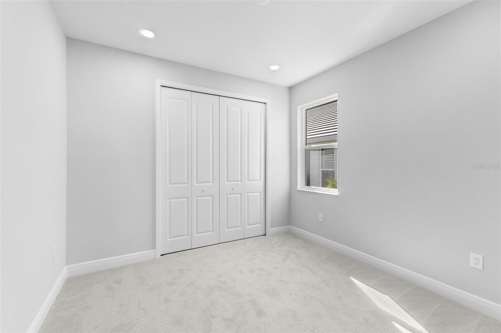 LAKEHOUSE COVE/WATERSIDE PHS 5 - Residential Lease