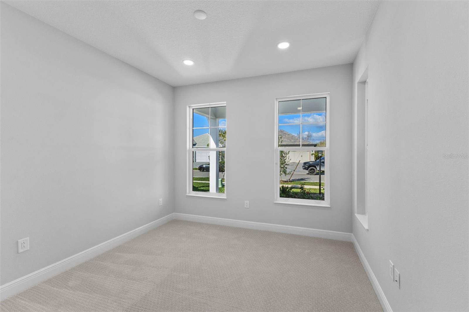 LAKEHOUSE COVE/WATERSIDE PHS 5 - Residential Lease