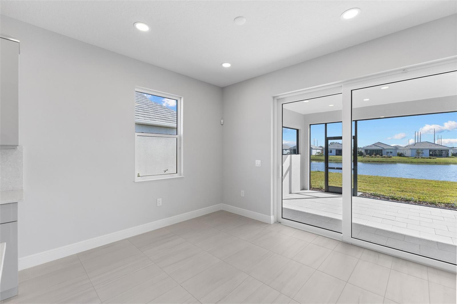 LAKEHOUSE COVE/WATERSIDE PHS 5 - Residential Lease