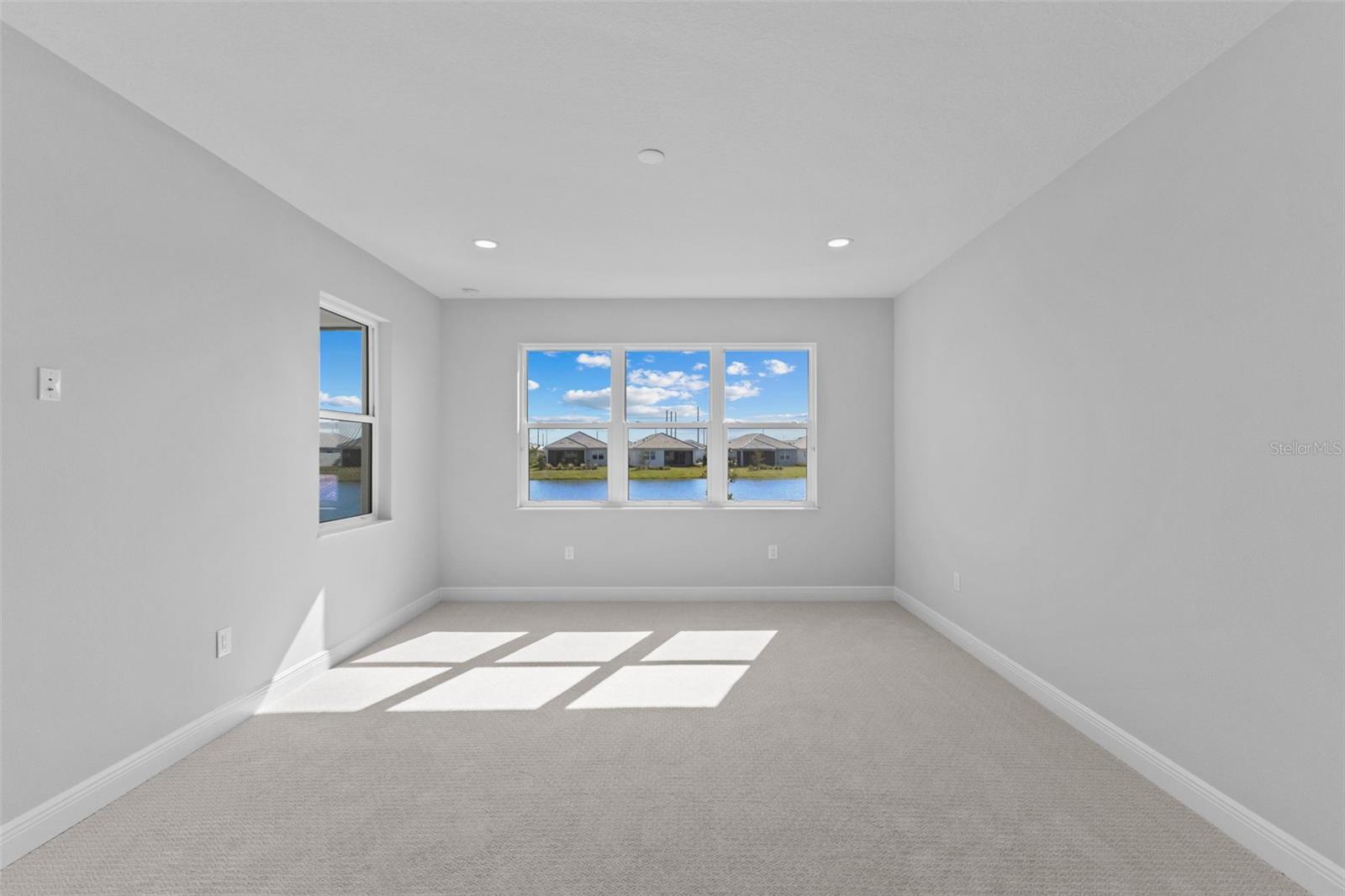 LAKEHOUSE COVE/WATERSIDE PHS 5 - Residential Lease