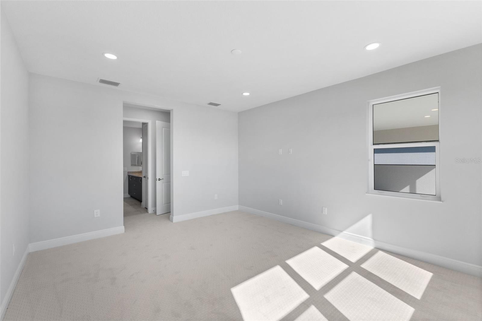 LAKEHOUSE COVE/WATERSIDE PHS 5 - Residential Lease