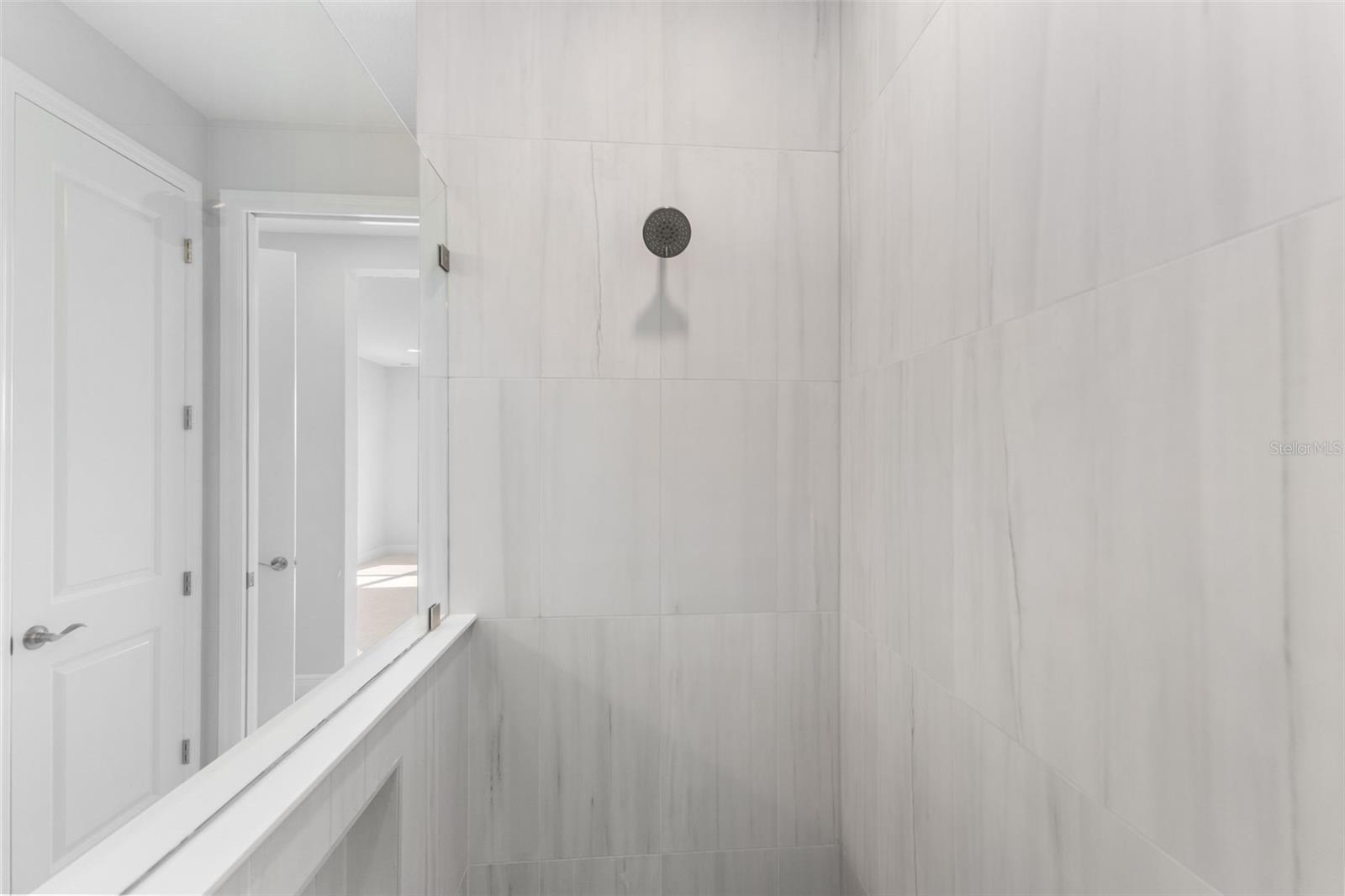 LAKEHOUSE COVE/WATERSIDE PHS 5 - Residential Lease