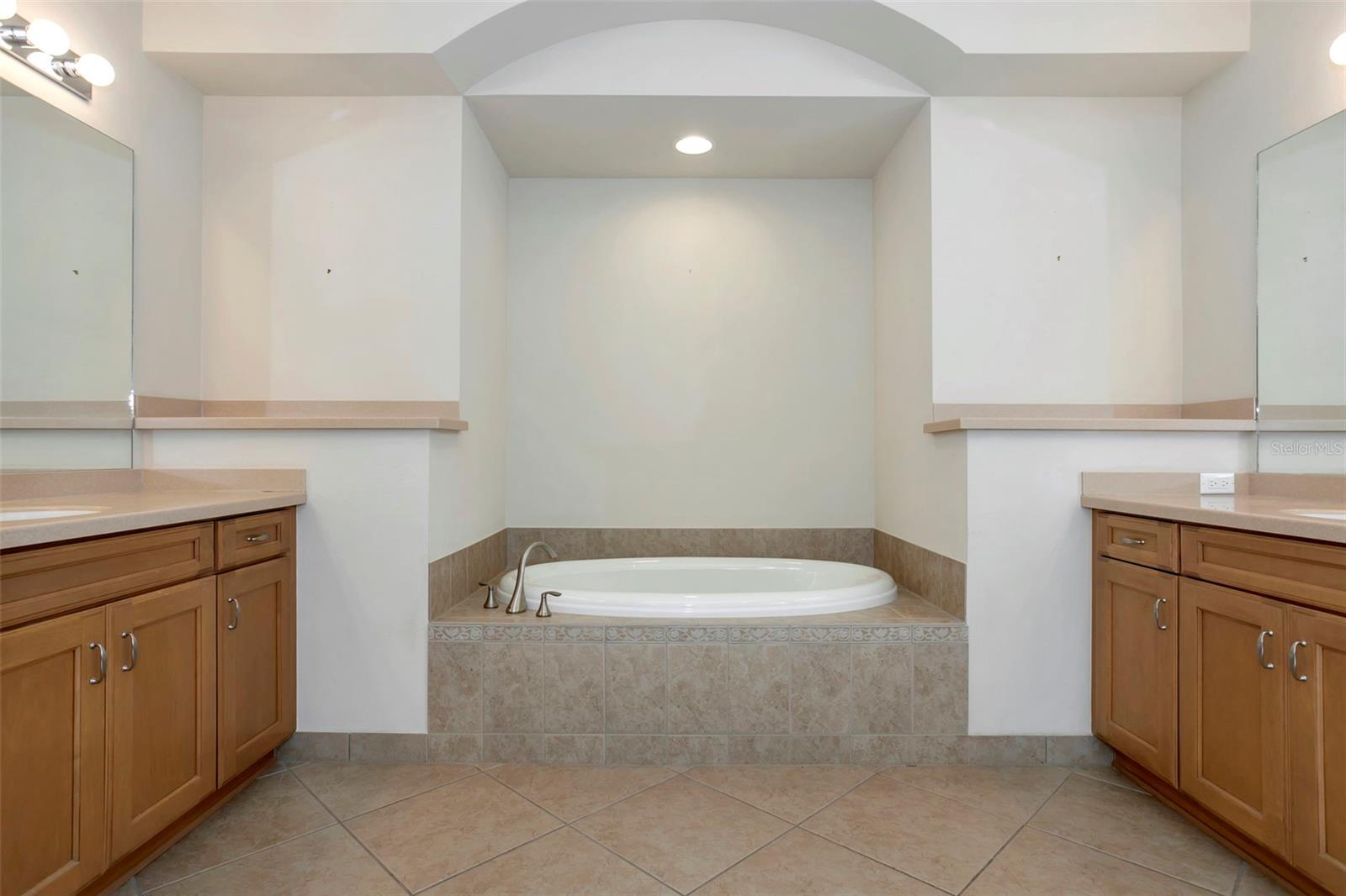 VALENCIA LAKES TR D PH 1 - Residential