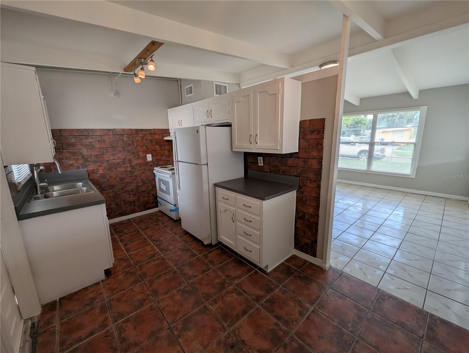 CLAIR MEL CITY UNIT 31 - Residential