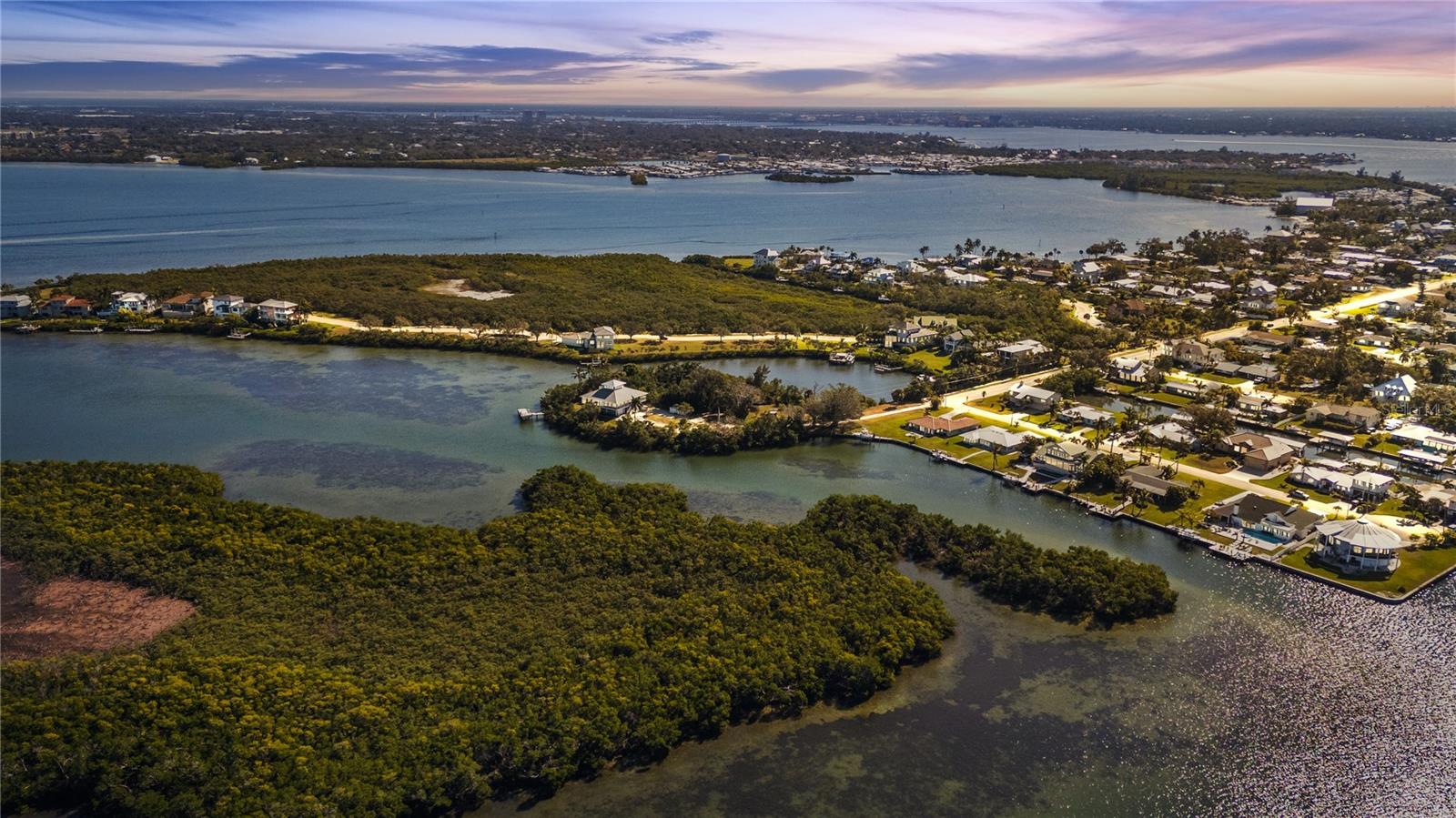 MANGROVE POINT - Land