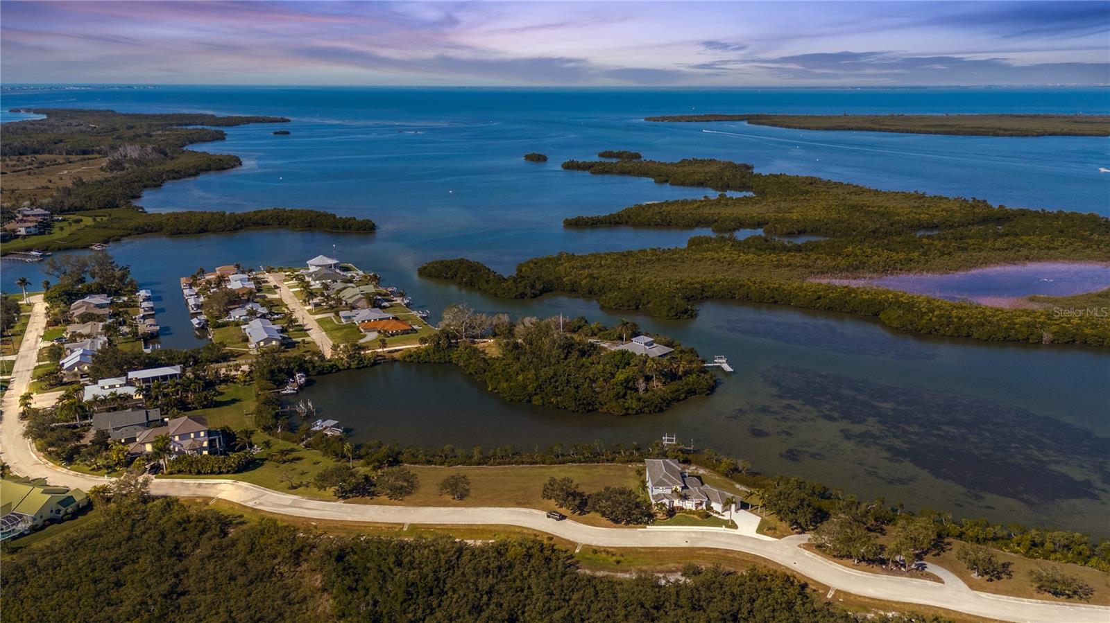 MANGROVE POINT - Land