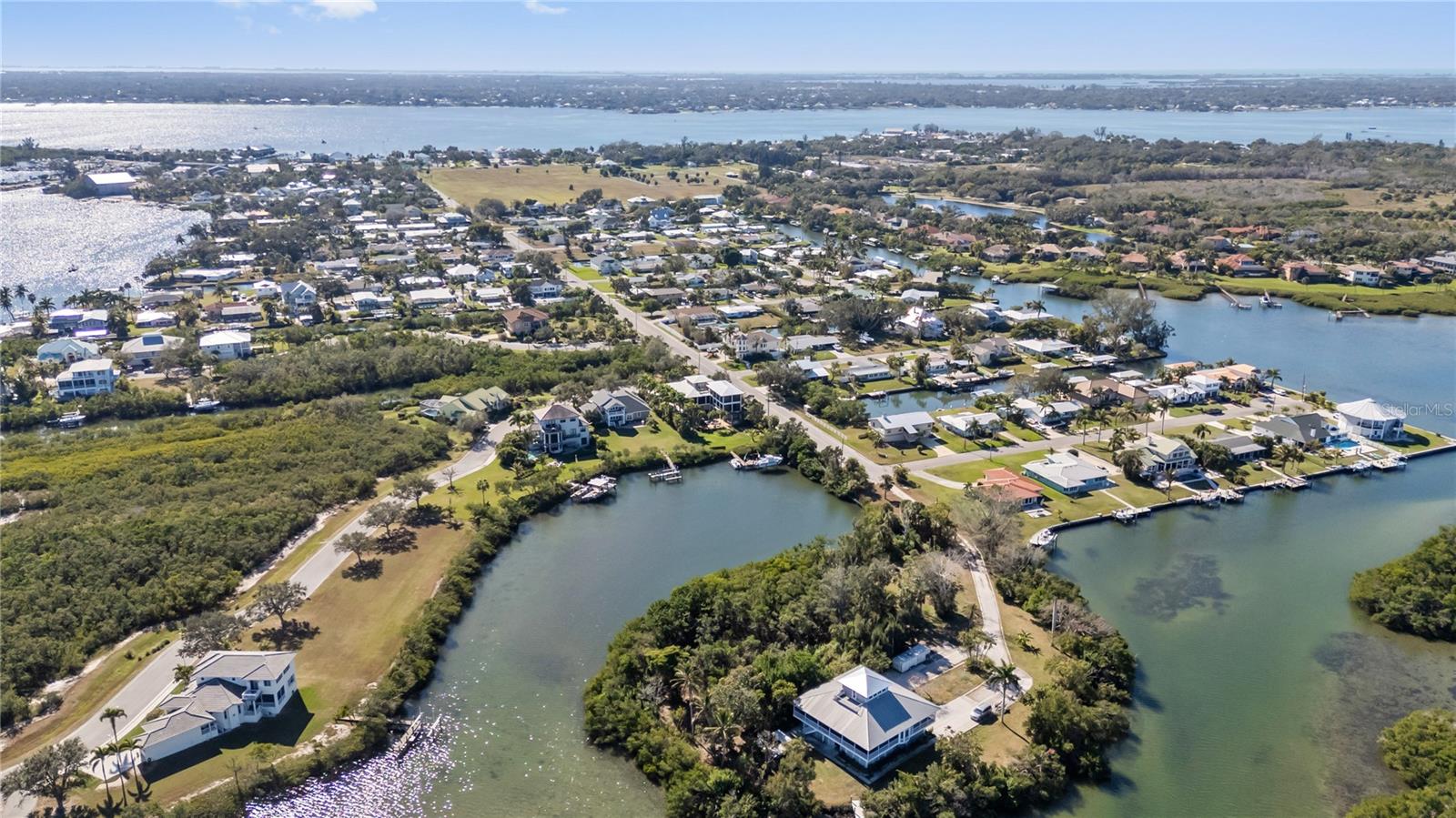 MANGROVE POINT - Land