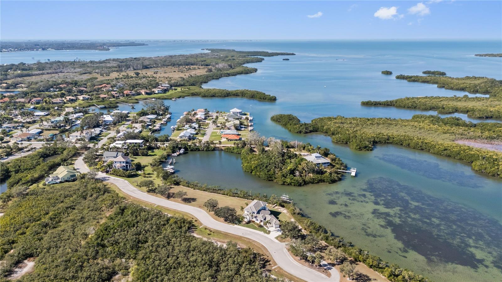 MANGROVE POINT - Land