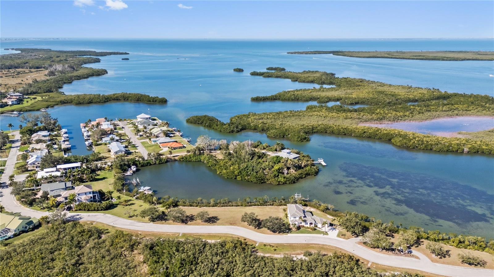 MANGROVE POINT - Land