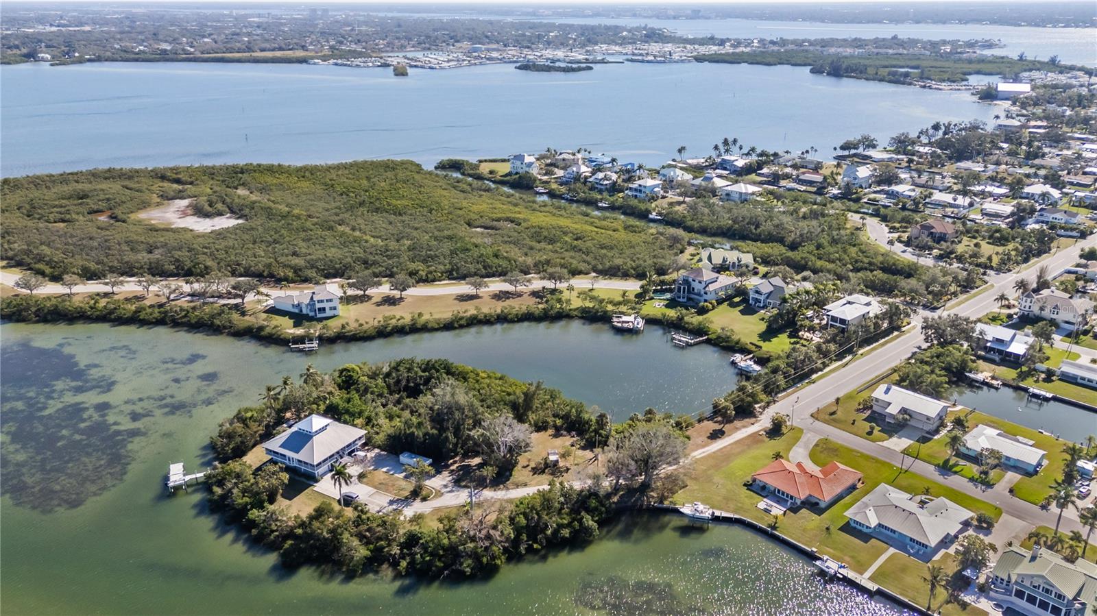 MANGROVE POINT - Land