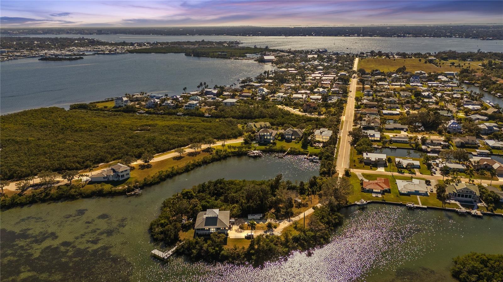MANGROVE POINT - Land