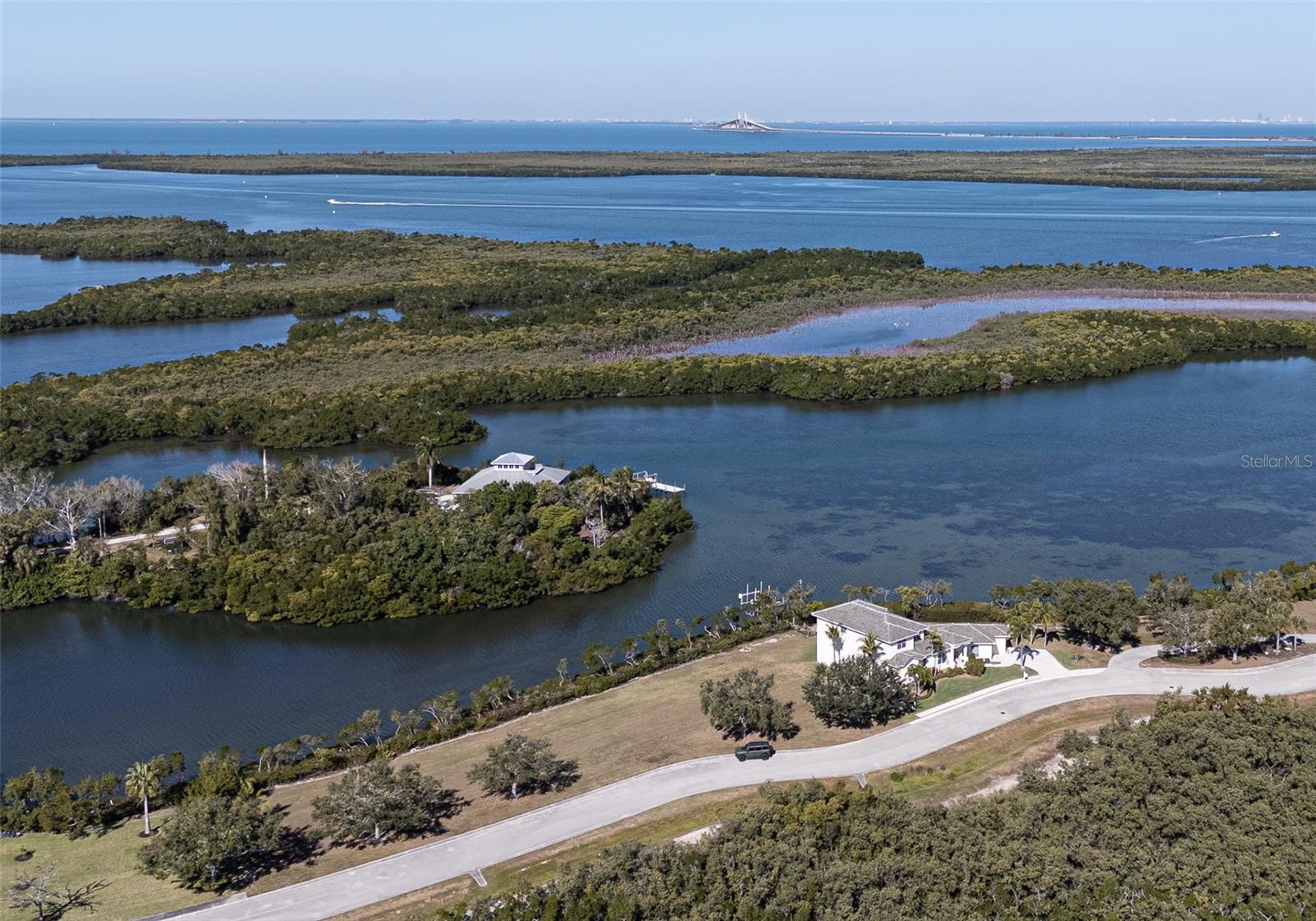 MANGROVE POINT - Land