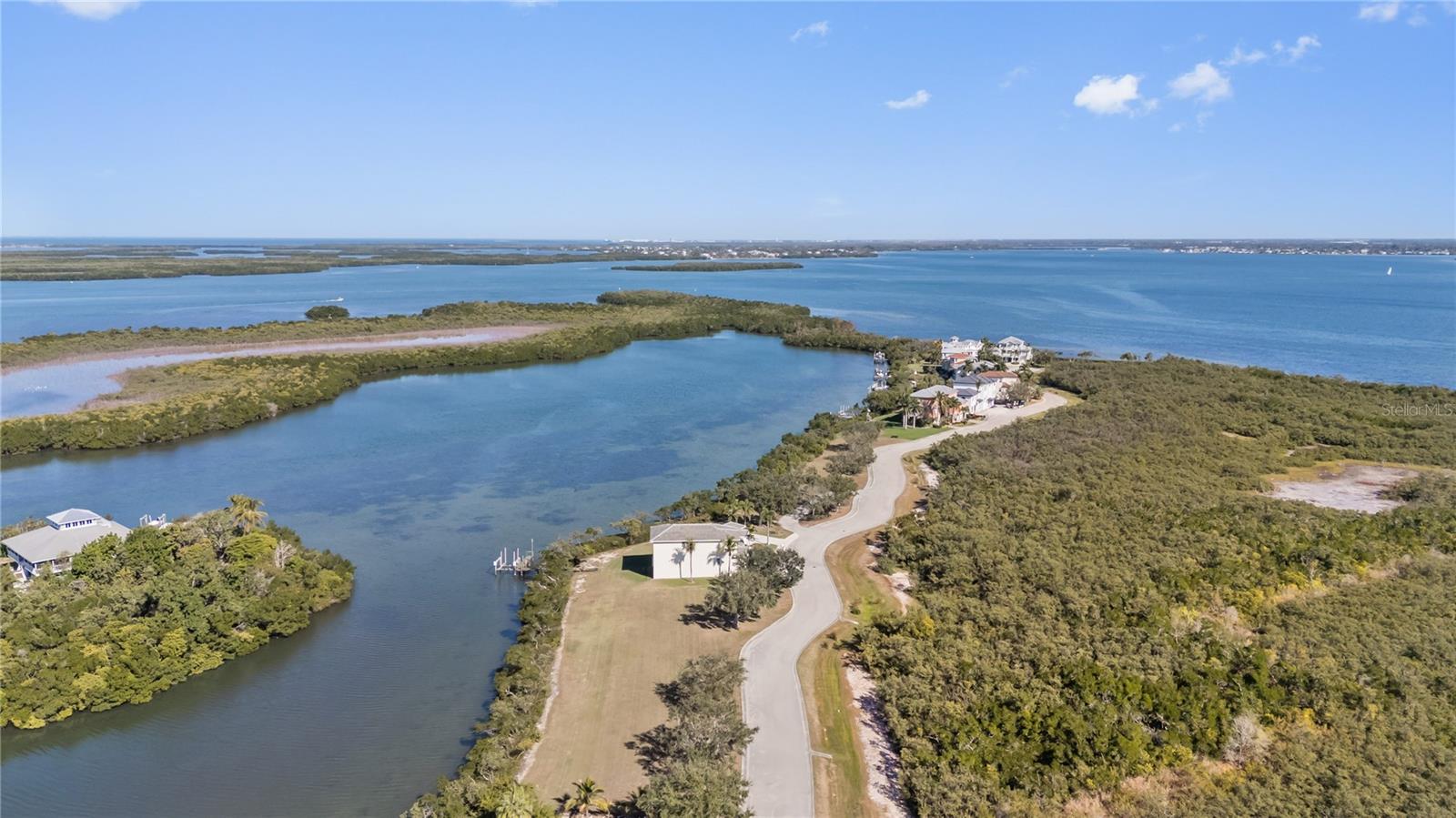 MANGROVE POINT - Land