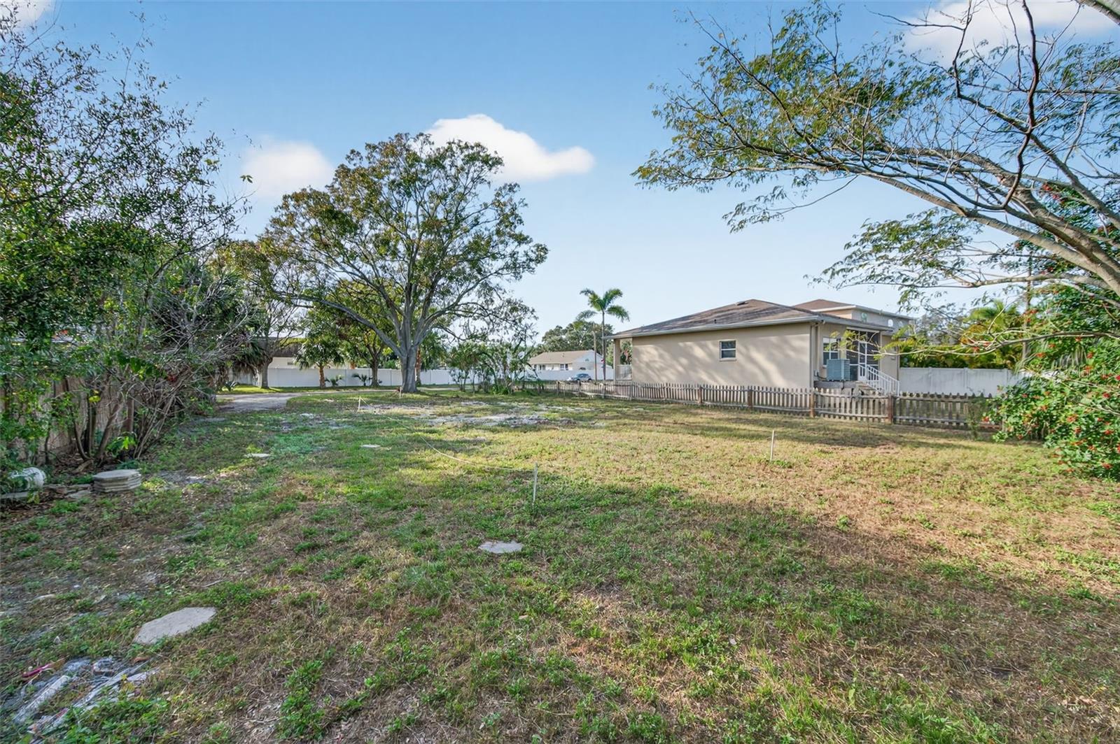 FLORIDA RIVIERA 2 - Land