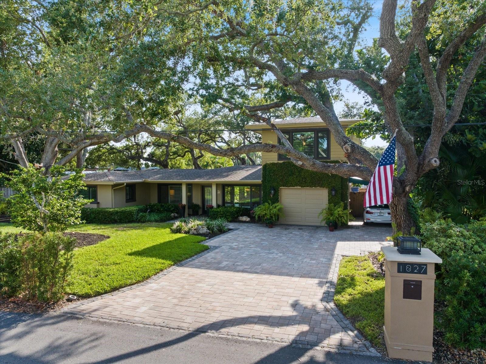 1827 BAYWOOD DRIVE