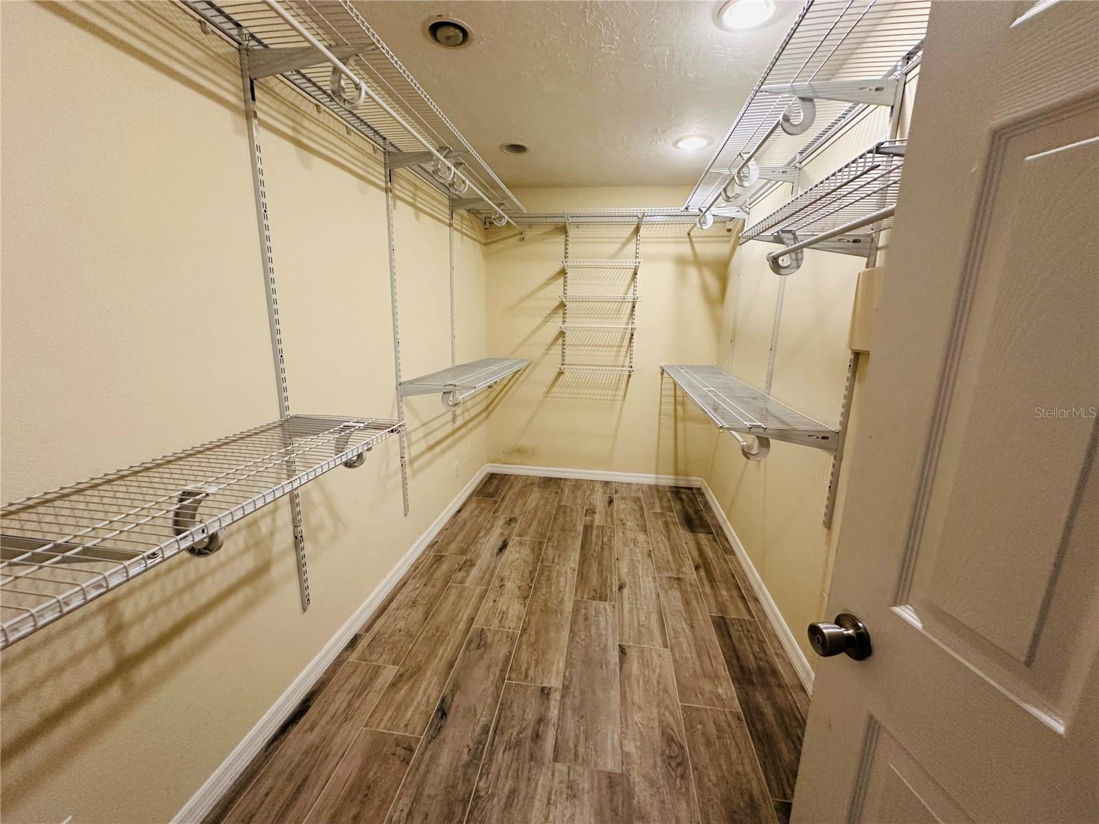 LAKE SARASOTA - Residential