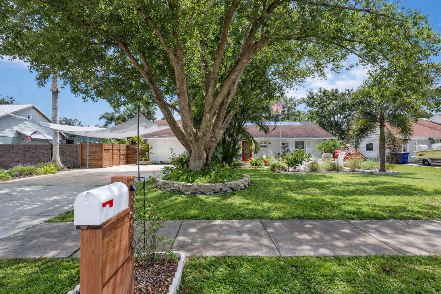 LAKE SARASOTA - Residential