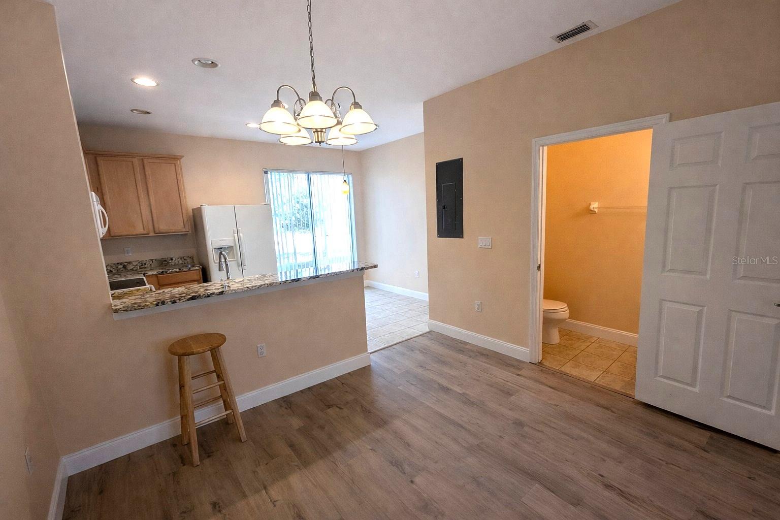 COUNTRY VIEW TWNHMS - Residential