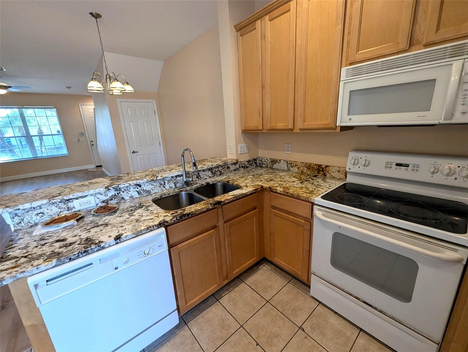 COUNTRY VIEW TWNHMS - Residential