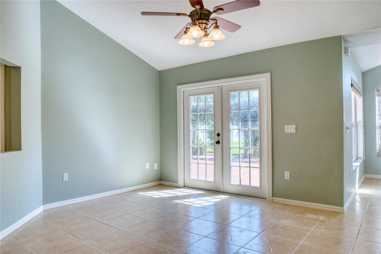 WOODS AT KINGS CREST 02 - Residential