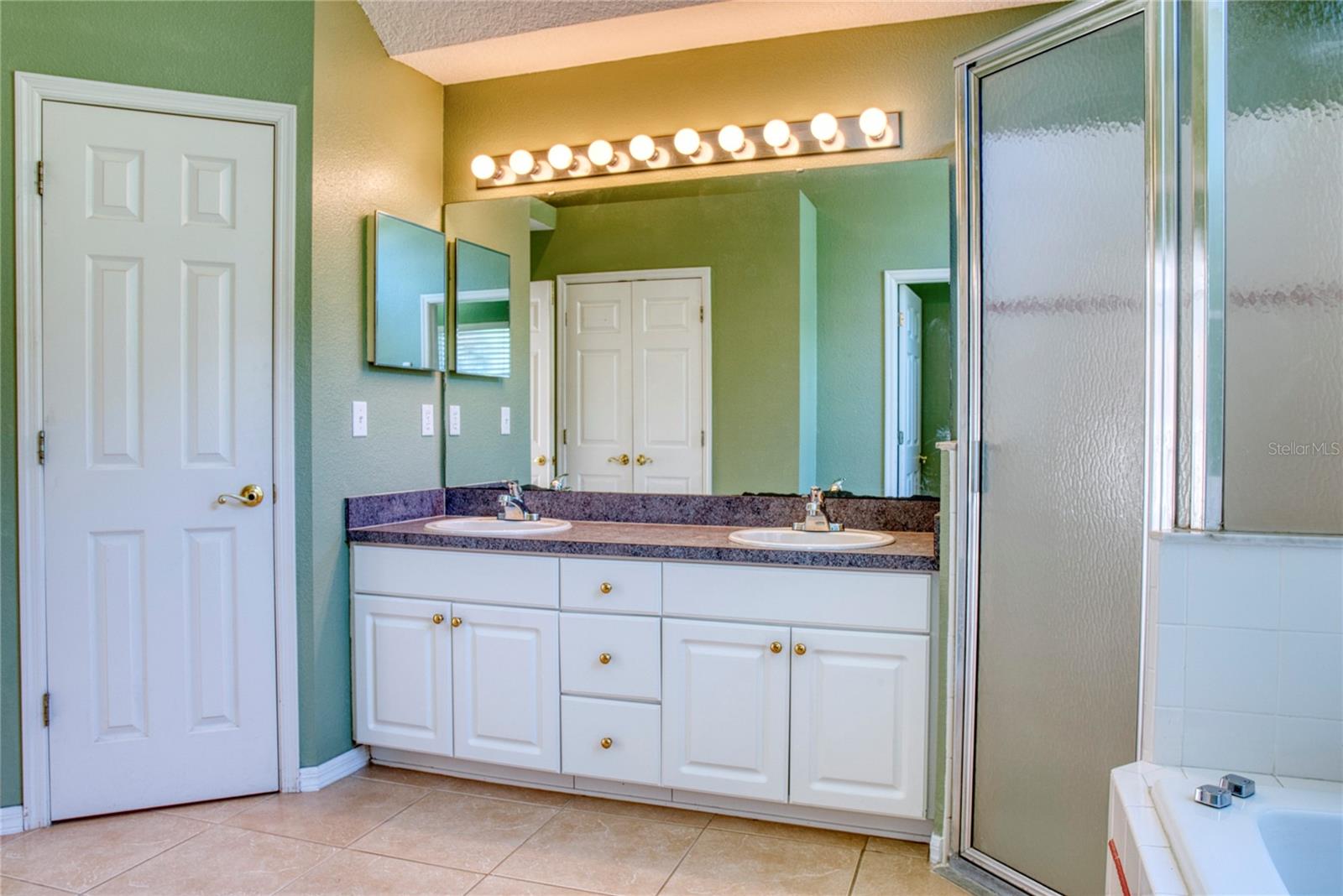 WOODS AT KINGS CREST 02 - Residential