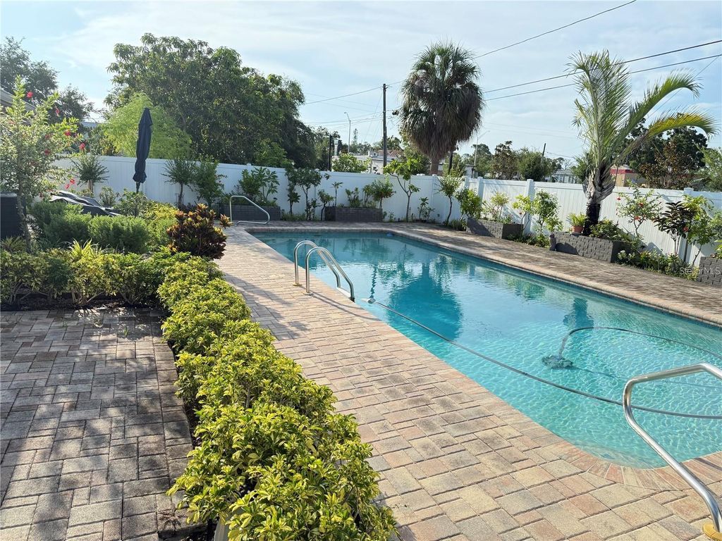 Photo of 440 50th Avenue N, St Petersburg, FL 33703 (MLS # TB8499406)