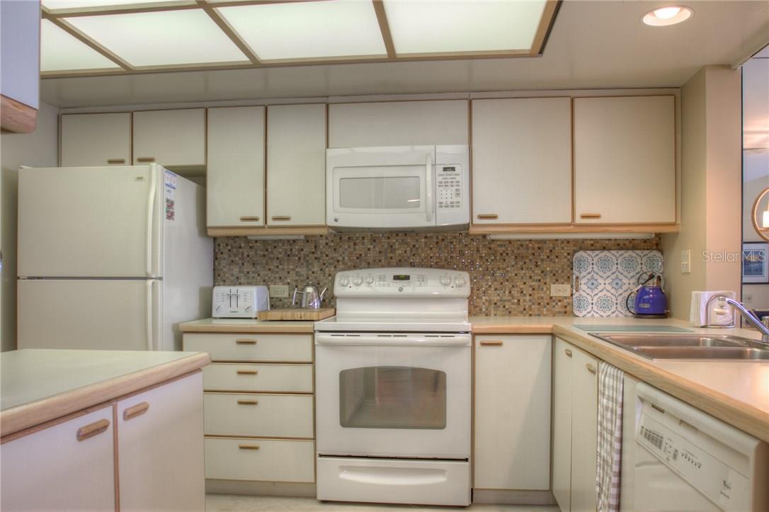 SUNSET BEACH - Residential Lease