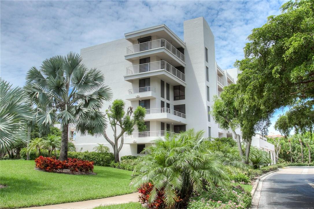 LONGBOAT KEY...SUNSET BEACH CLUB II. Nicely appointed 2 bedroom, 2 bath condo, turnkey furnished. Entertainment center in the living room with a flat screen TV. King bed in the master and twin beds in the guest room. Lovely view of the Gulf of Mexico and the pool. Capture beautiful sunsets every night from the balcony. This unit is equipped with everything you will need so you can vacation with ease. Enjoy shopping on St. Armands Circle, downtown Sarasota or on the key. South end of Longboat Key makes for easy access anywhere you want to go. Plenty of restaurants to choose from, from the key to downtown Sarasota. VACATION, LUXURY, GULF OF MEXICO, SARASOTA FL. RENTALS.