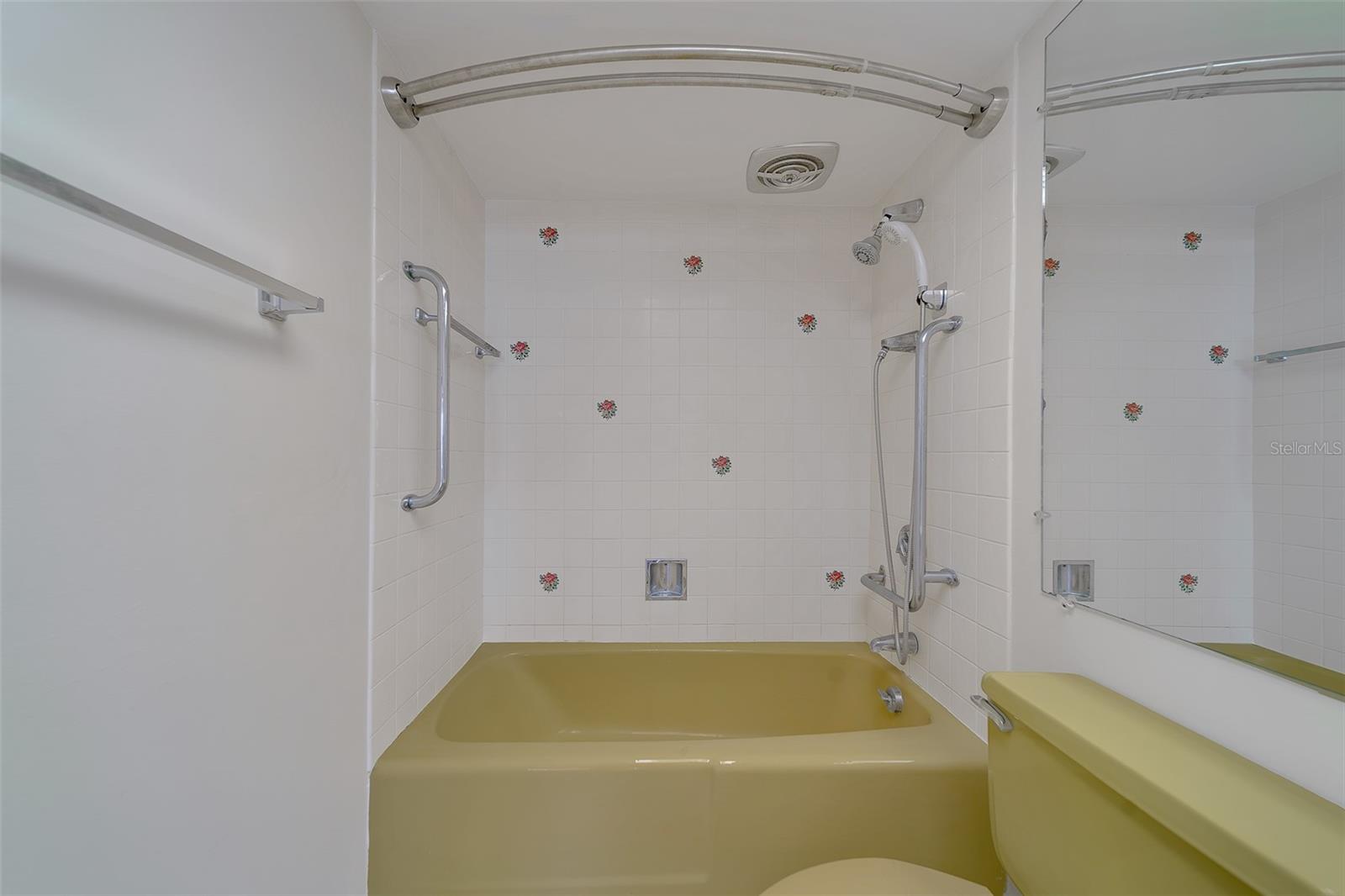 REDINGTON TOWERS BLDG 2 CONDO - Residential