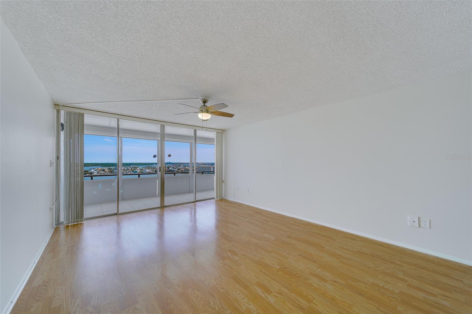 REDINGTON TOWERS BLDG 2 CONDO - Residential