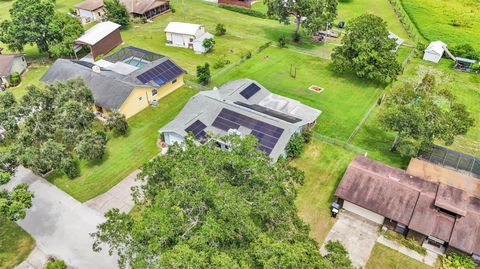 A home in LAKELAND