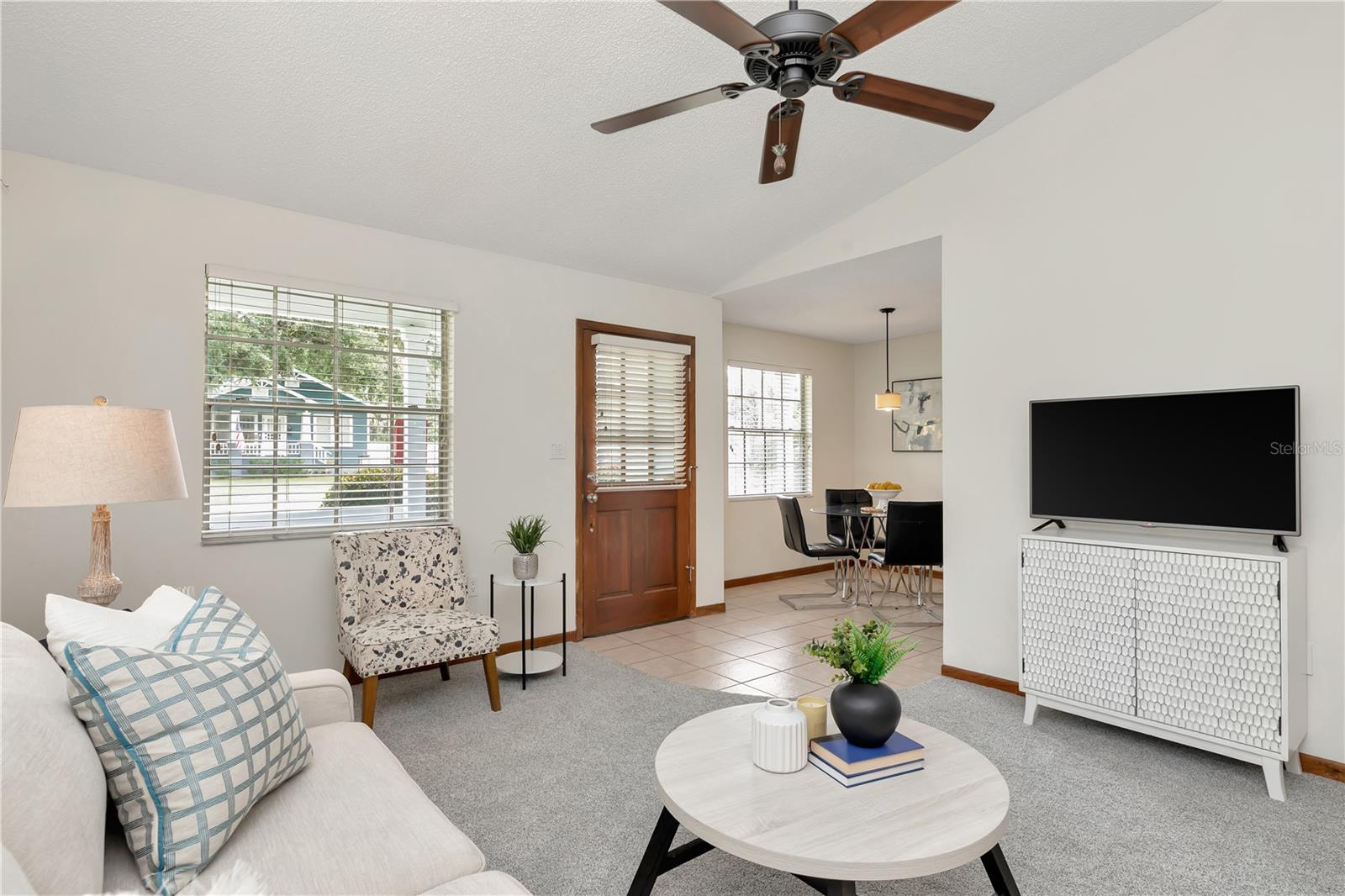 4206 N MYRTLE AVENUE