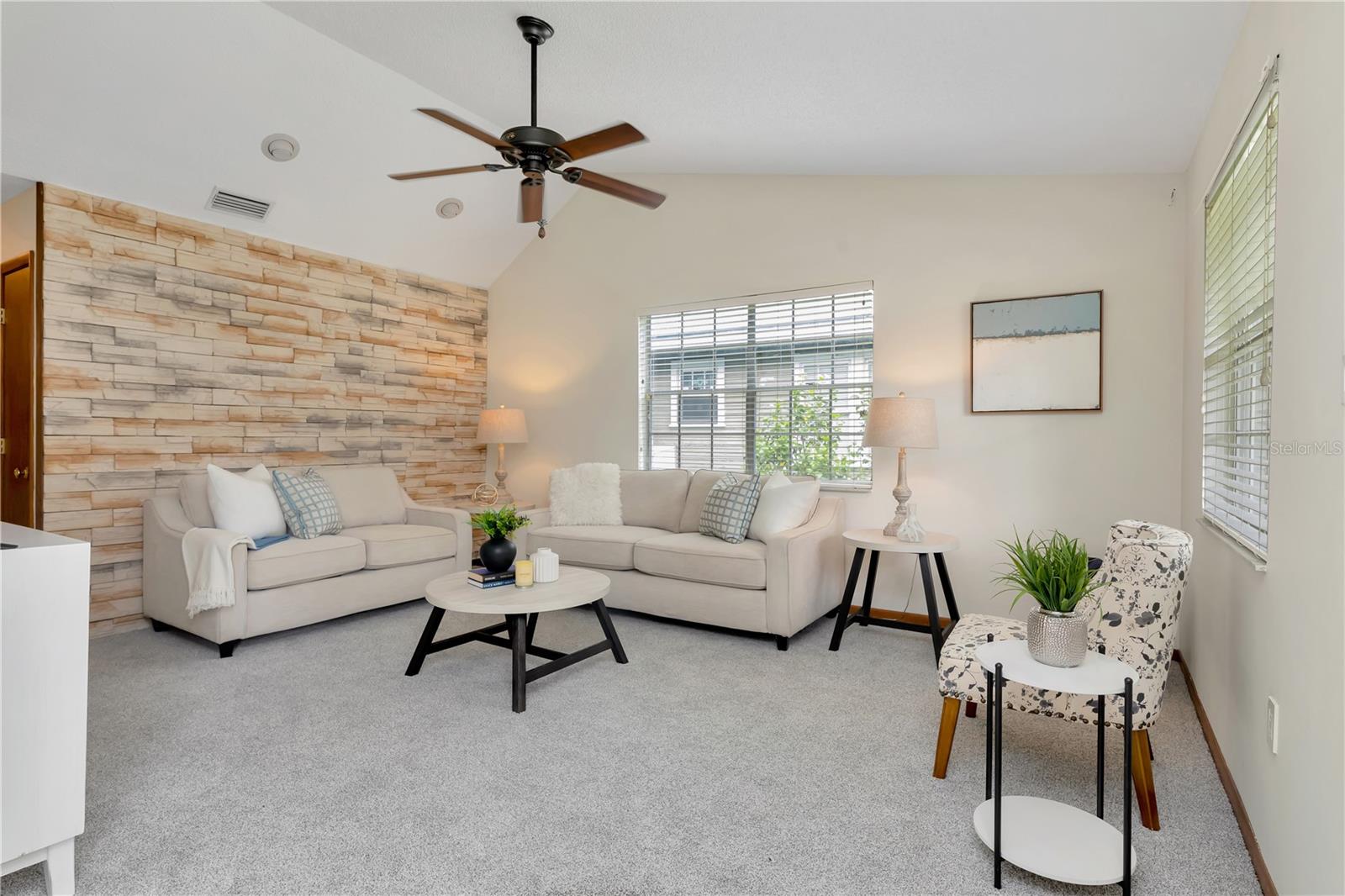 4206 N MYRTLE AVENUE