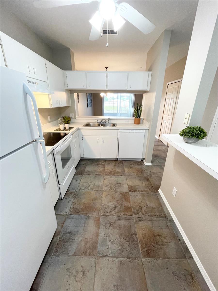 COUNTRYSIDE KEY - Residential Lease