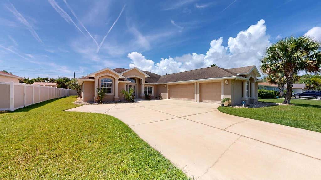 Photo of 40 Collingwood Lane, Palm Coast, FL 32137 (MLS # FC320124)