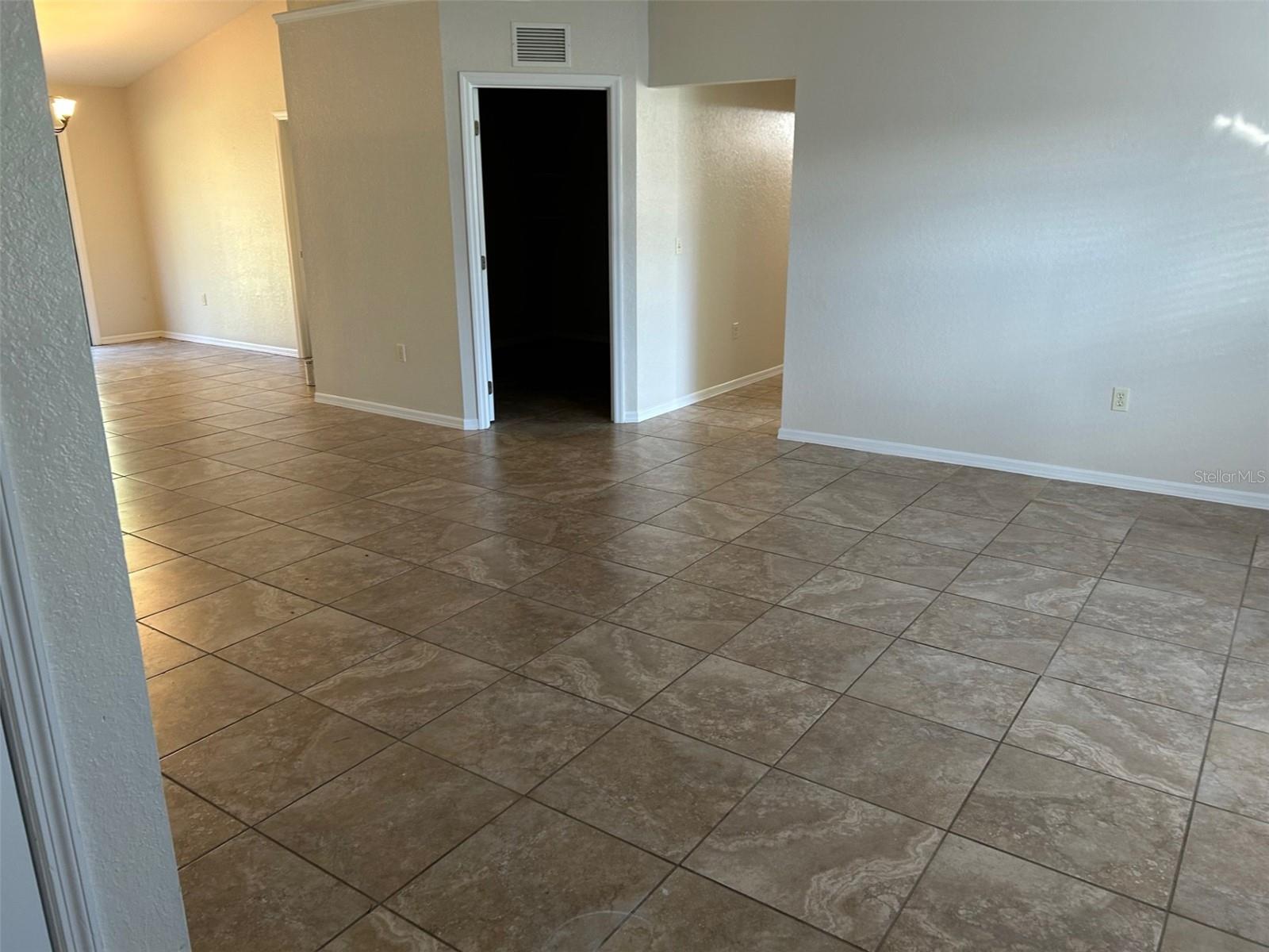 MARION OAKS UN 10 - Residential Lease