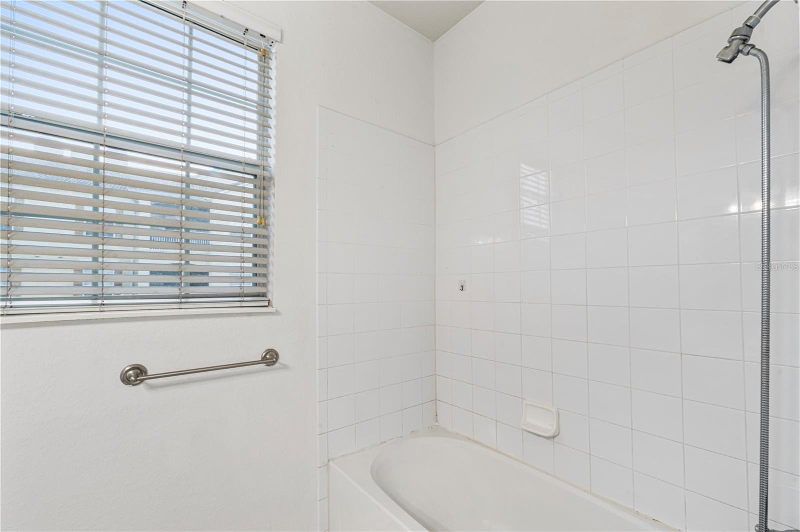 STONEBRIDGE RESERVE CONDO PH 3 - Residential Lease