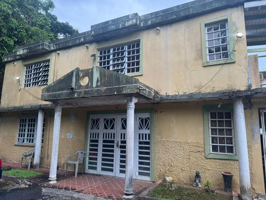 Spacious Two-Stage Home and Strategic Location

This property located in  peaceful area offers the ideal combination of serene living and unparalleled strategic access to Puerto Rico's prime destinations. This home places you within an approximate 36-minute drive to El Yunque National Rainforest, 30 minutes of Isla Verde and the Luis Muñoz Marín International Airport (SJU), and 40 minutes to the historic of Old San Juan.

The residence features has a two-story design with an interior staircase providing private and seamless access to the second level. The property boasts two separate entrances with easy access, enhancing convenience and offering unique potential for flexible use or future expansion.

Key Location & Property Advantages:

· PRIME CONNECTIVITY: Enjoy effortless trips via the nearby Route 66 expressway, connecting you rapidly to the north, east, and metropolitan areas. Proximity to PR-3 and PR-185 provides additional local route options.
· DESTINATION PROXIMITY: A rare find that balances rural tranquility with easy reach to the island's top attractions: El Yunque, world-class beaches, the international airport, and the cultural hub of Old San Juan.
· FUNCTIONAL DESIGN: The interior staircase to the second level and the dual entrances add significant practical value, privacy, and architectural appeal.
· PEACEFUL SETTING: Located in a tranquil sector of Canóvanas, this property provides a quiet retreat with space and privacy, ideal as a primary residence or a weekend getaway with strong rental potential.